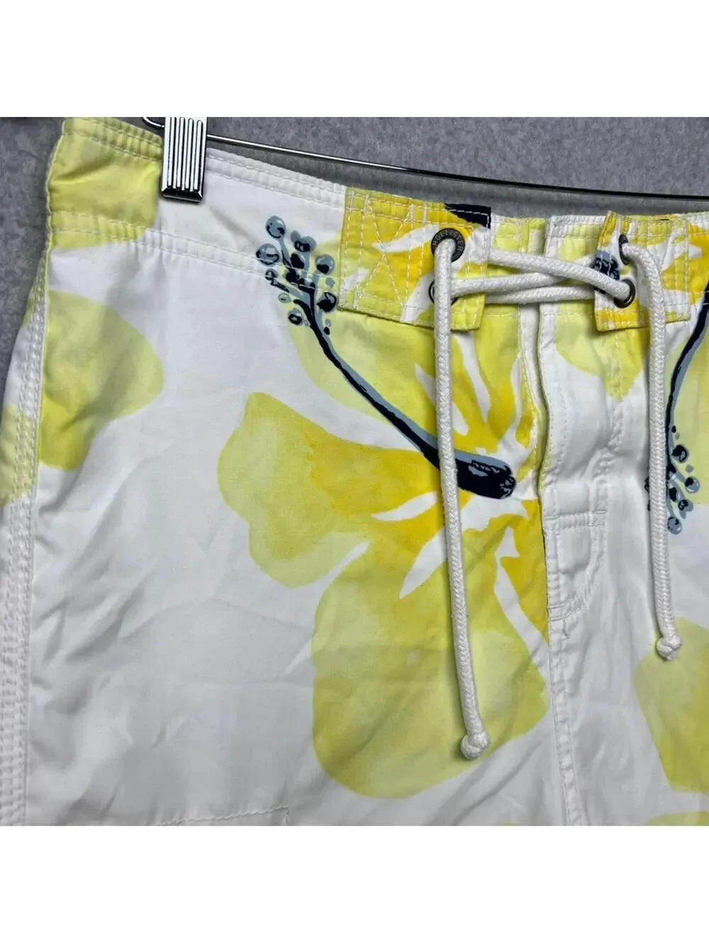 Vintage Hollister Y2K Yellow Tropical Floral Board Shorts Swim Trunks Size Small